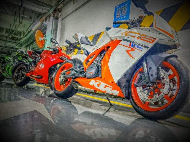 创造历史！张雪机车首征 WSBK 赛季，一举斩获两项重磅大奖