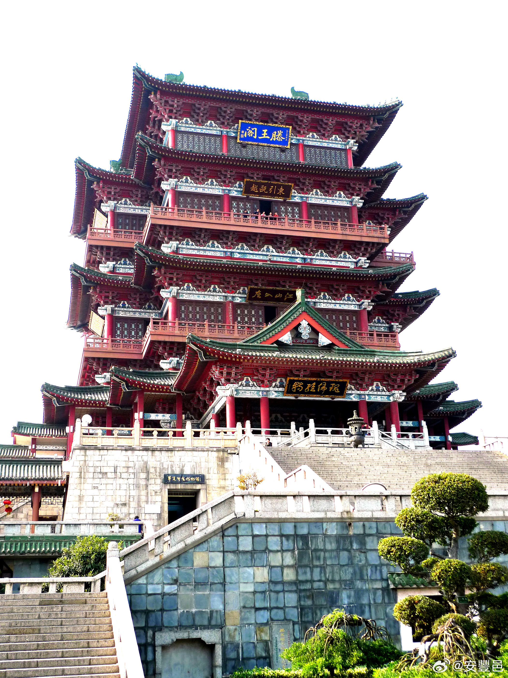 滕王閣與黃鶴樓：真樓早已不在遊人登臨滕王閣、黃鶴樓時，多半懷著懷古的浪漫情懷。但