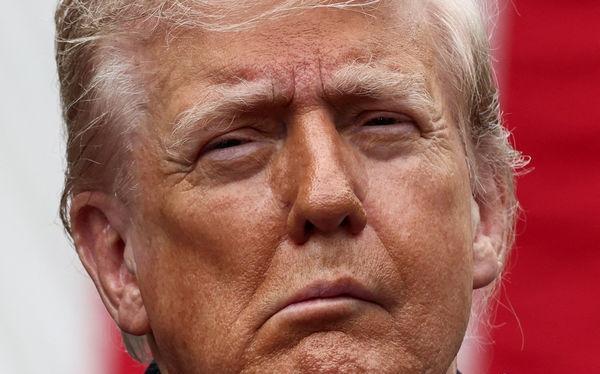 谈及海峡被封，特朗普很淡定。
他声称，美国并不需要该海峡，是欧洲及中日韩等国需要