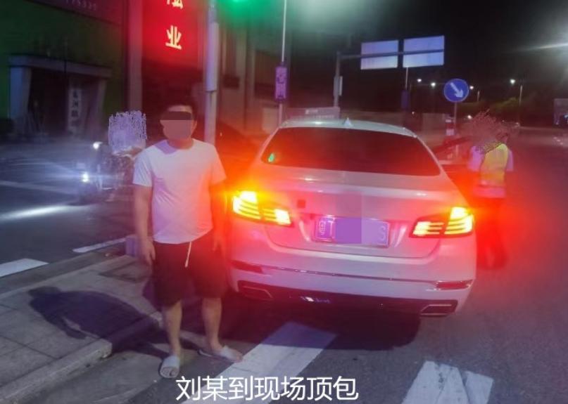 饮酒不要开车哈，中山这位老兄撞车叫老婆来顶包，她老婆又叫大哥来顶包，怎知三个人都