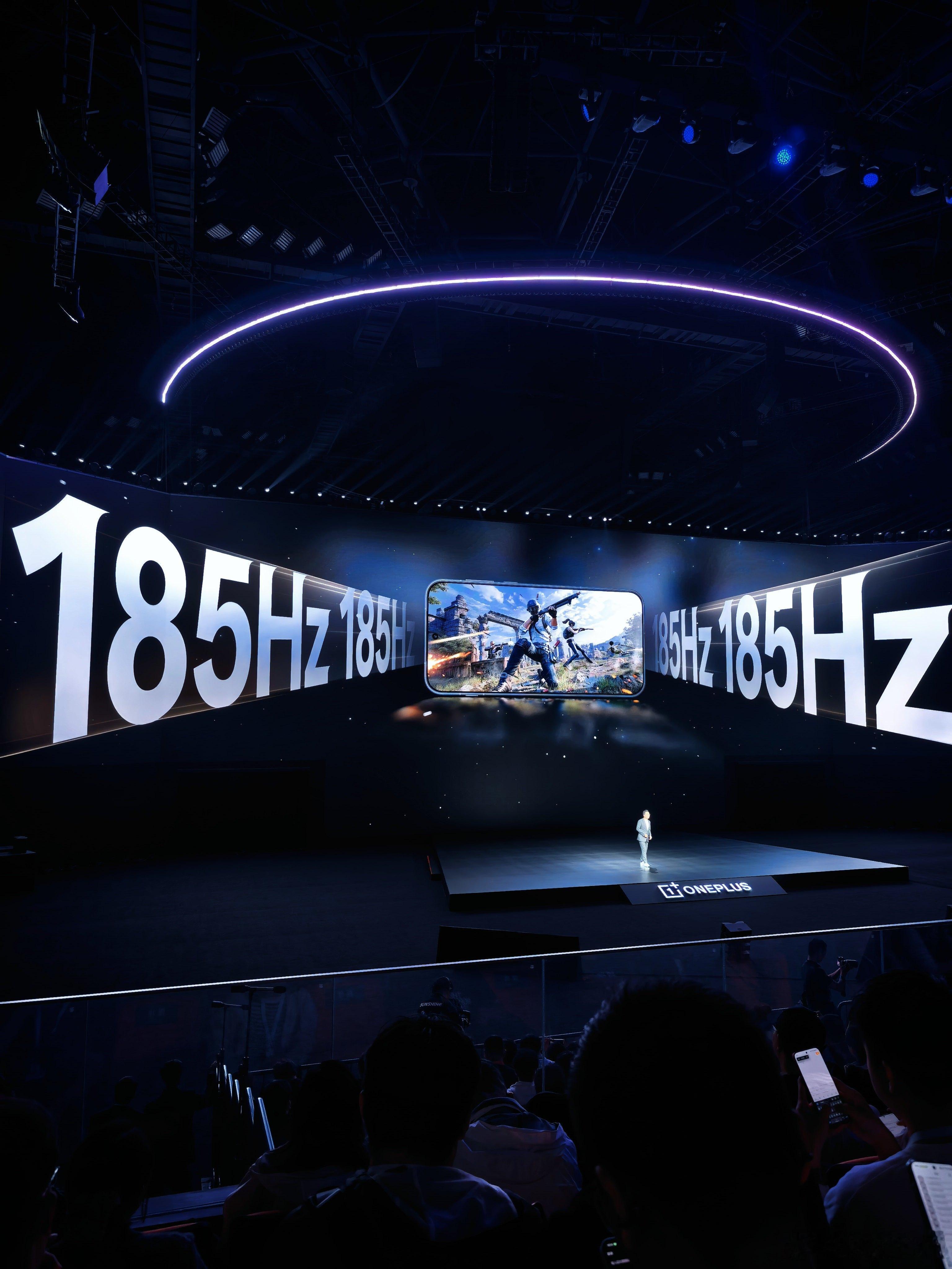185Hz 极速高刷适配，也覆盖了基本所有主流游戏。 ​​​