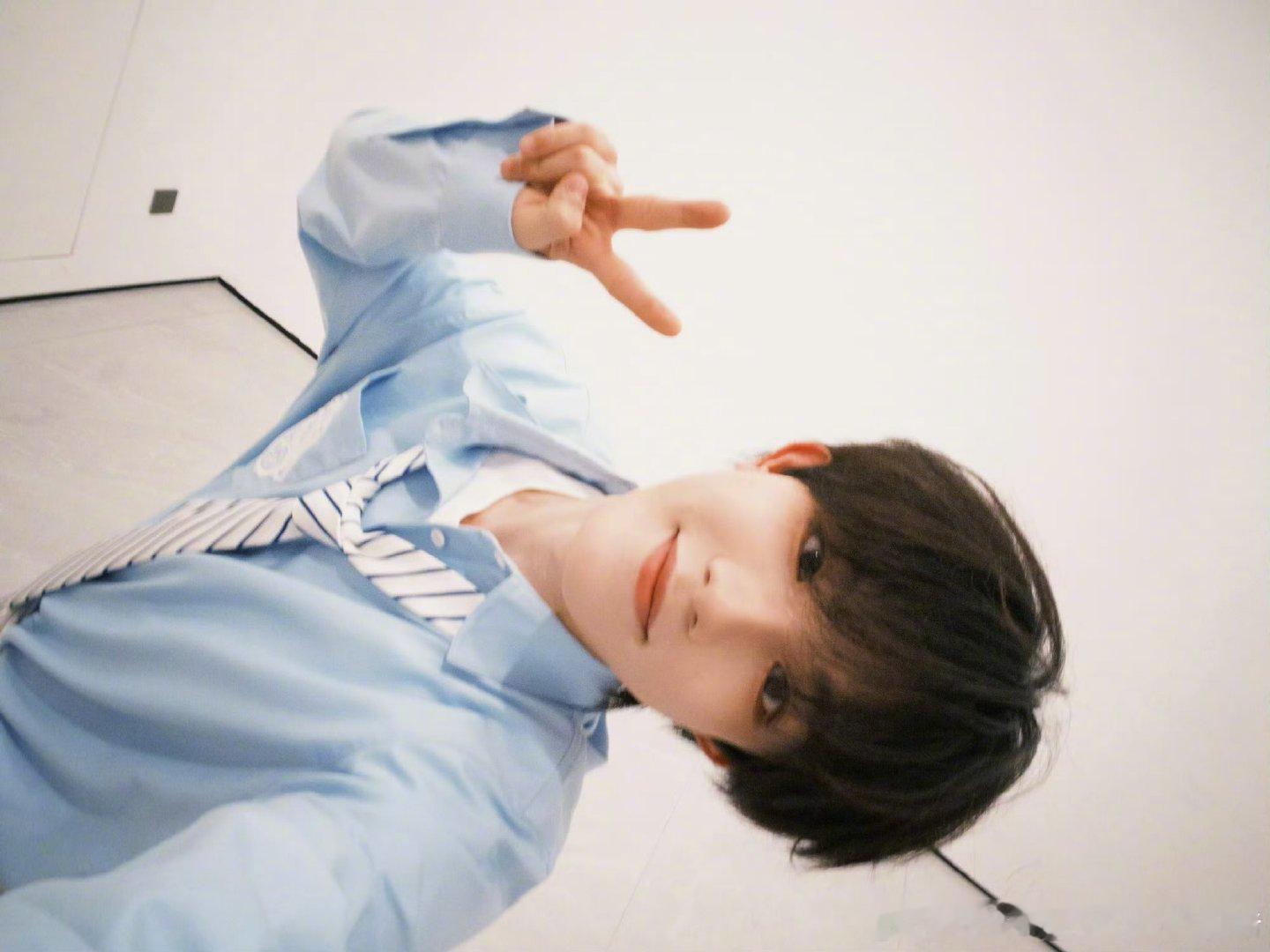 苏新皓 不是明星苏新皓线下逛店被认，低调否认超谦逊，温柔接地气，反差感狠狠圈粉！