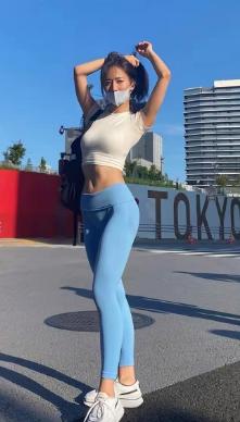 日本“第一美臀”宫河麻耶，有着天使般的混血脸庞和完美的魔鬼身材。她不仅是日本写真