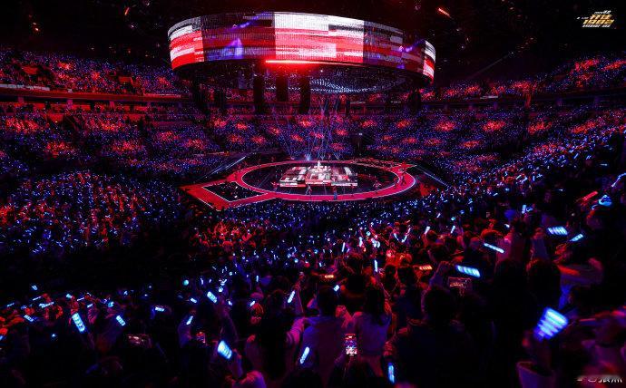 张杰张杰好运满满张杰吃了火锅吃家乡火锅，开爆火演唱会，张杰的新年好运挡不住！ 