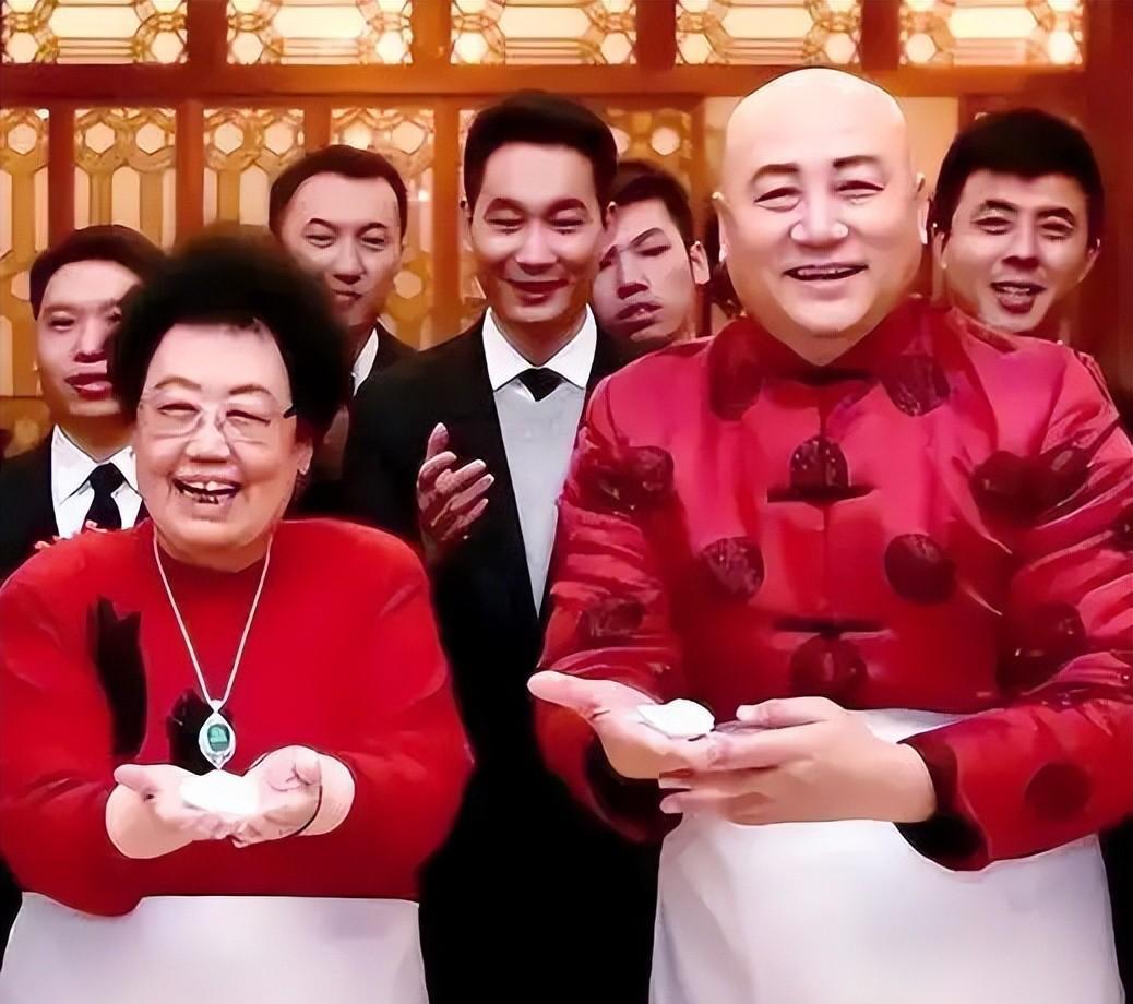 迟重瑞人品一定很好，富豪的眼光绝对不差。
 
只是以后一个人很清冷，只有回忆相伴