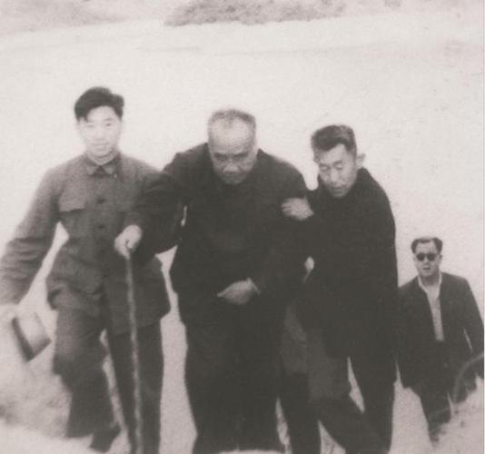 57年朱老总偷偷带吴瑞林外出，遭康克清批评，朱：我向他许过愿

“老总，天还没亮