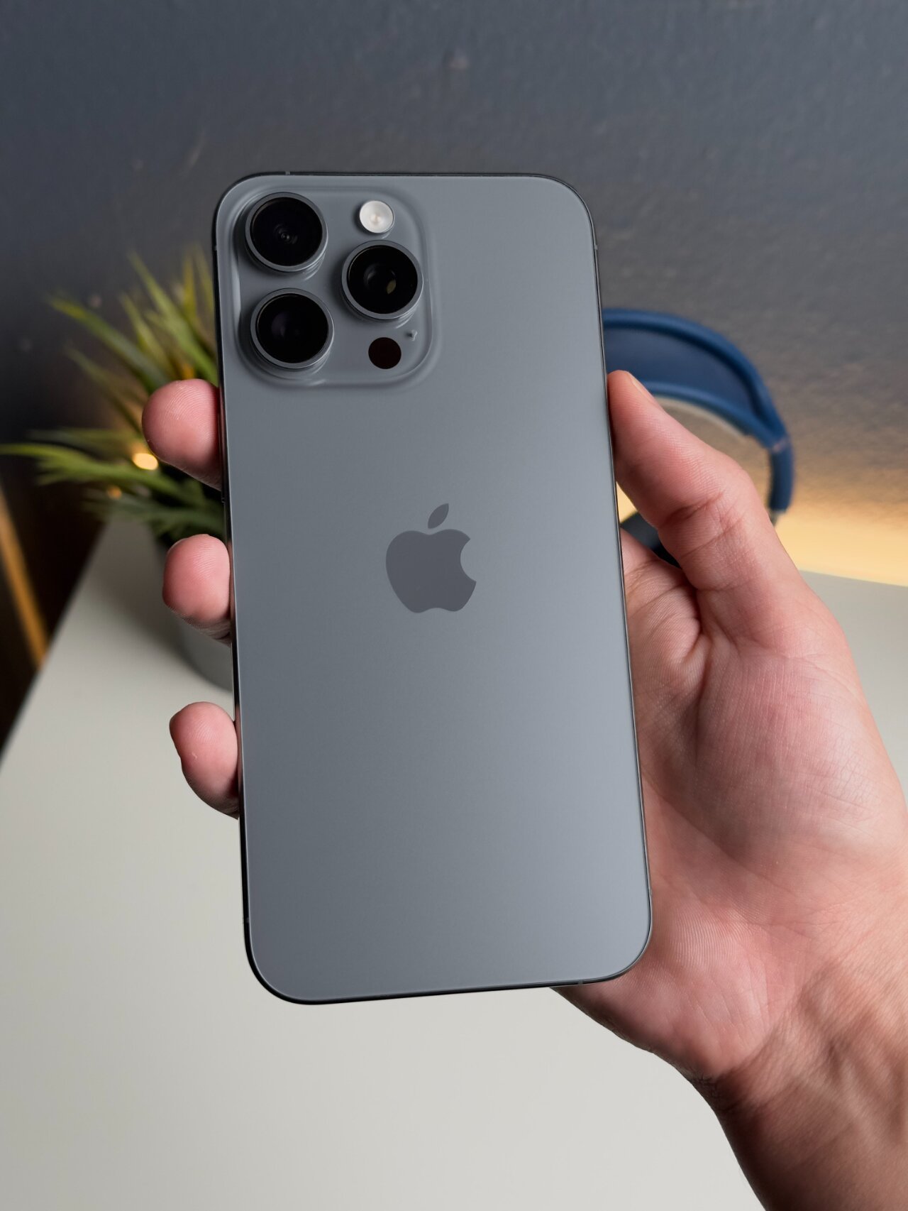 网传的iPhone16 Pro新配色的上手渲染图，大家觉得怎么样？这两个新配色喜