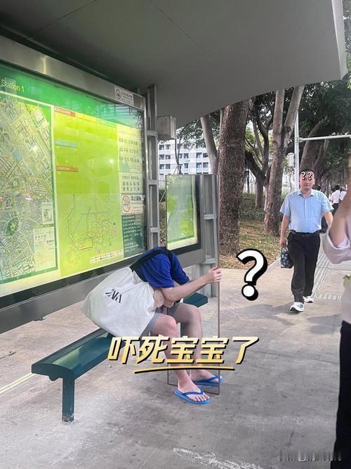 江苏一位妈妈用宝宝脚蒙眼后，竟发现眼睛布满血丝，干涩疼痒。

令人震惊的是，没有