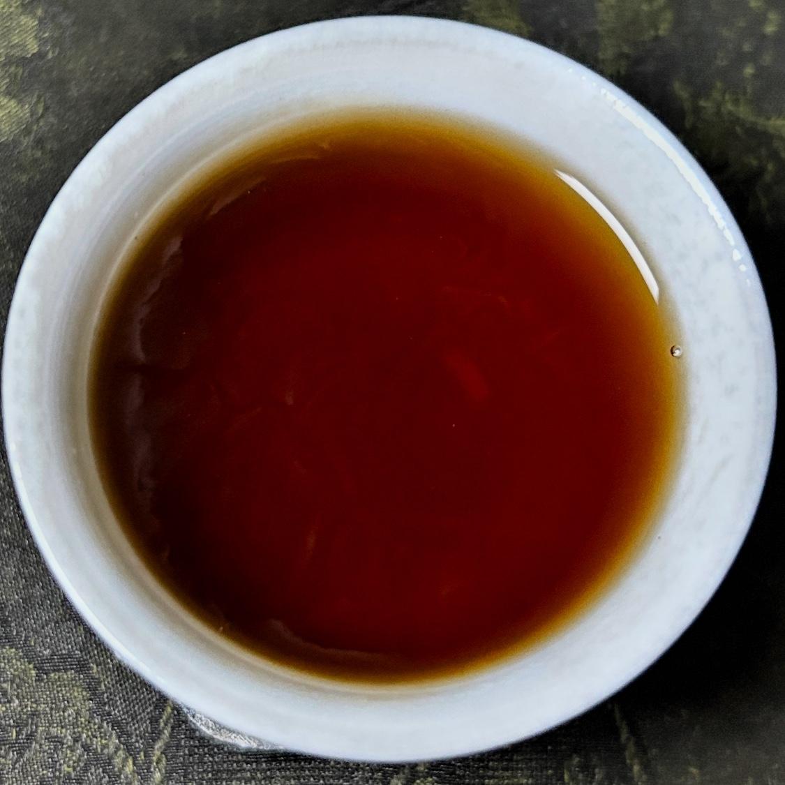 喝茶，年轻时贪浓，年长偏爱淡，基本茶龄20年以上的都是这么过来的。

年轻时喝茶