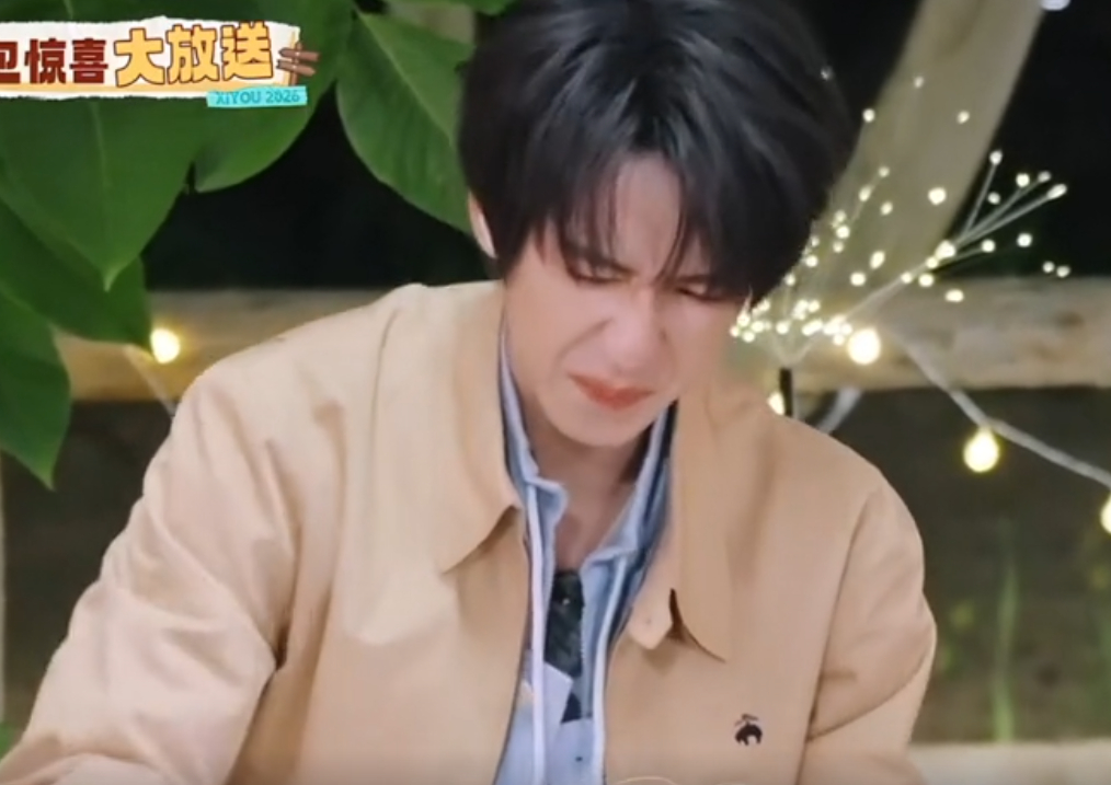 时代少年团吃柠檬集体变异谁能拒绝七人生吃柠檬的搞笑名场面，浓烈酸意直冲鼻腔，全员
