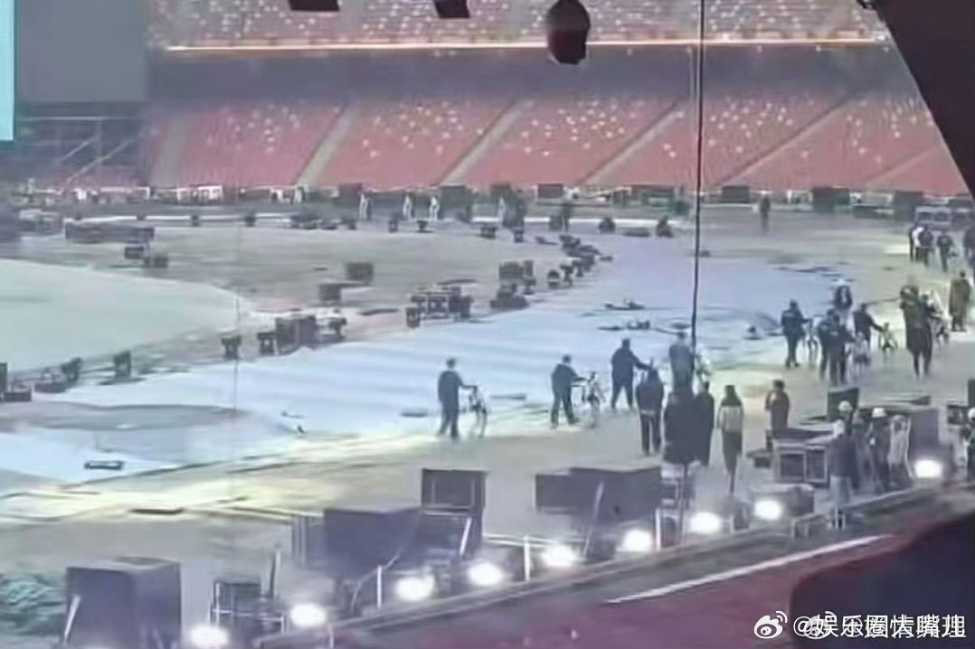 张杰鸟巢演唱会是1982闭幕式吧 鸟巢舞台确实够排面，机器人伴舞科技感拉满。19