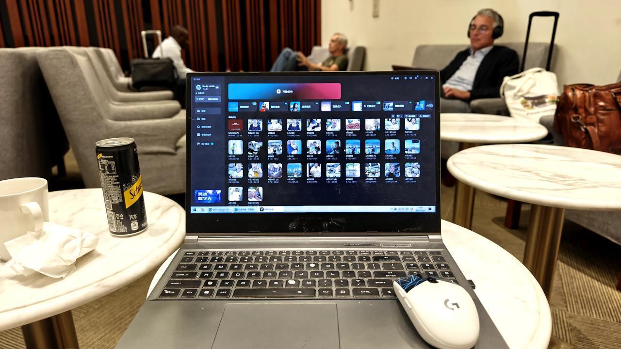 开启10天的埃及旅行啦。
做自媒体就是见缝插针的找机会工作，碎片化办公，登机前还