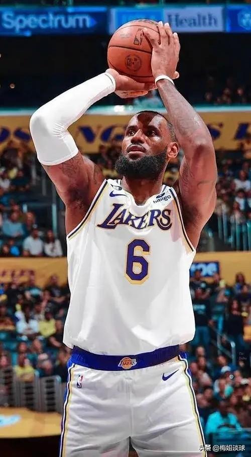 詹姆斯：NBA常规赛总得分43090分，历史第1

詹姆斯：NBA常规赛总篮板1