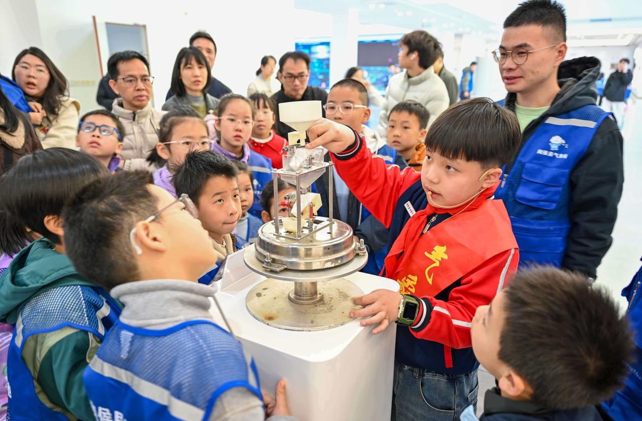 3月14日上午，“气象护低空 安全伴飞行”2026年福州市闽侯县世界气象日主题活