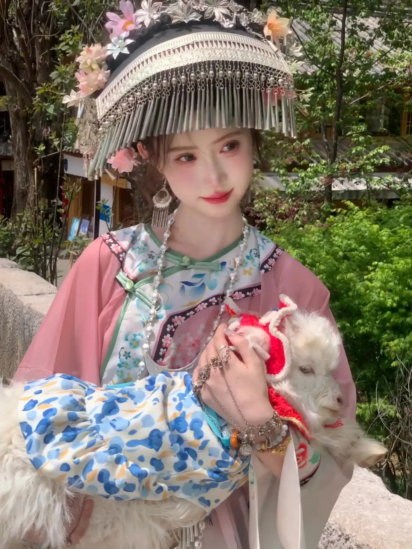 彝族少女你别太绝了！直接美到我的心坎上💕