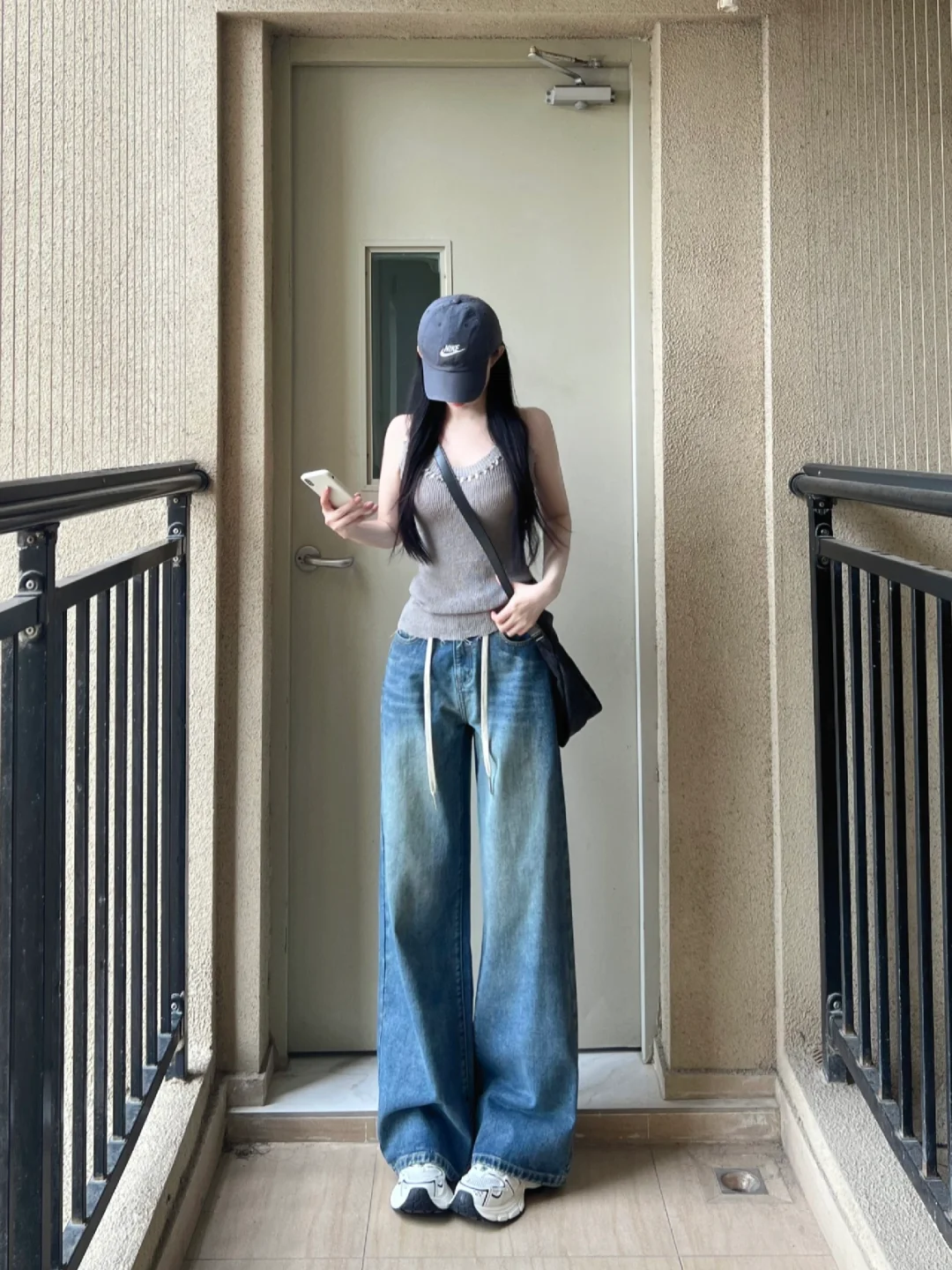 休闲组今天是牛仔裤➕背心！