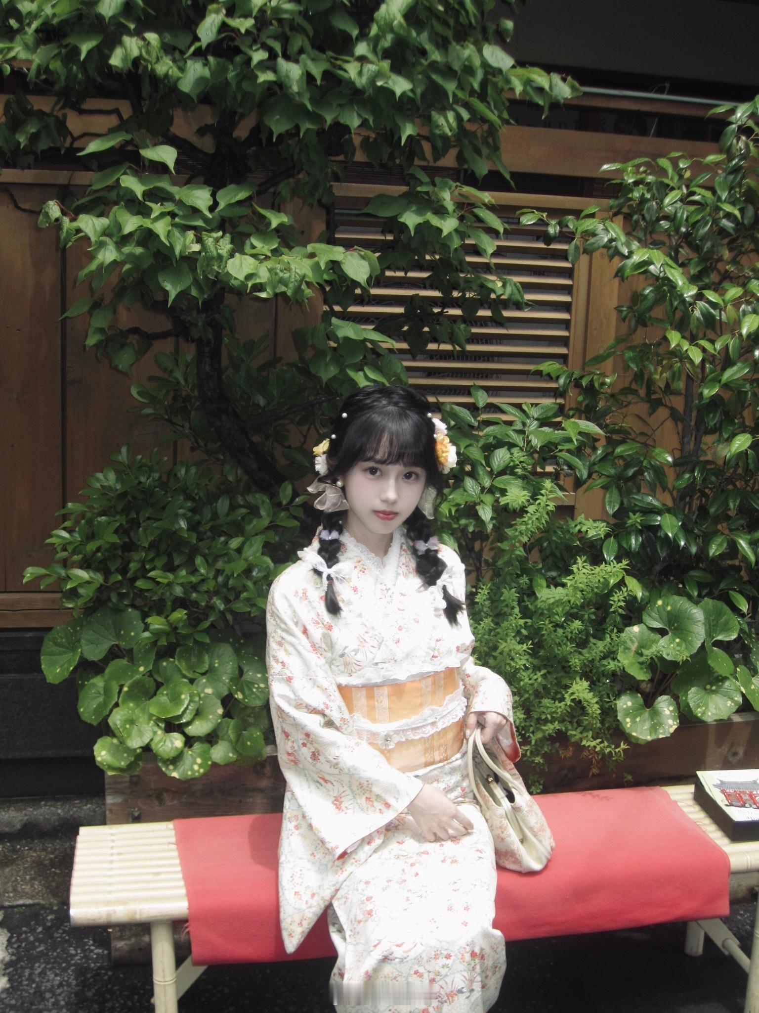 这位女士终于p了一年前的照片了哈 ​​​