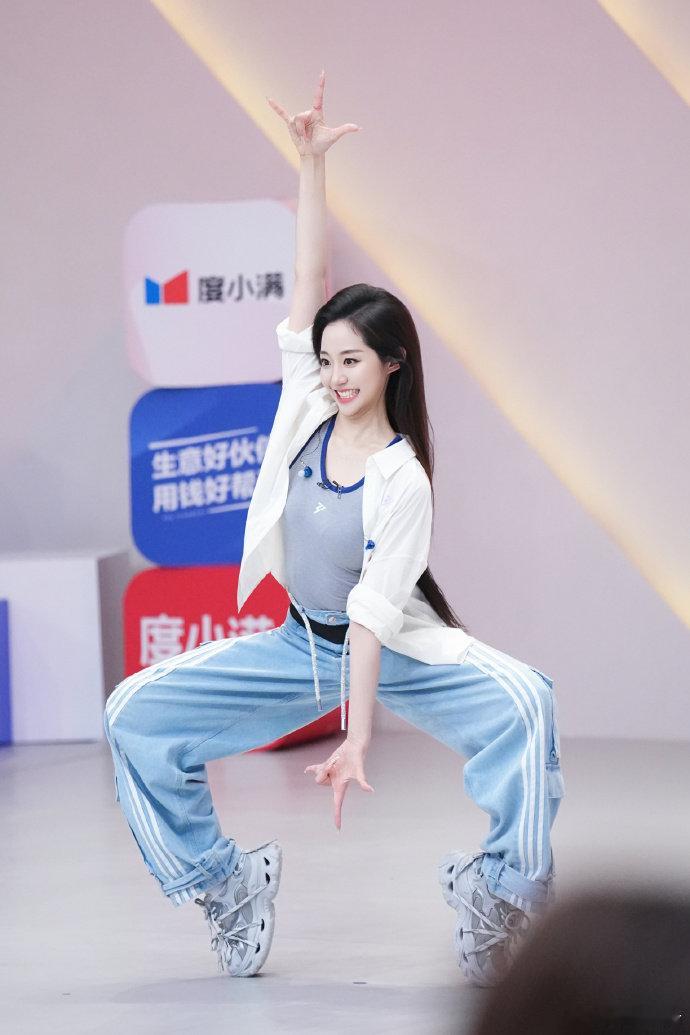 王濛王濛给万千惠15秒镜头展示自己乘风2026看到万千惠在十五秒镜头里放开表现，