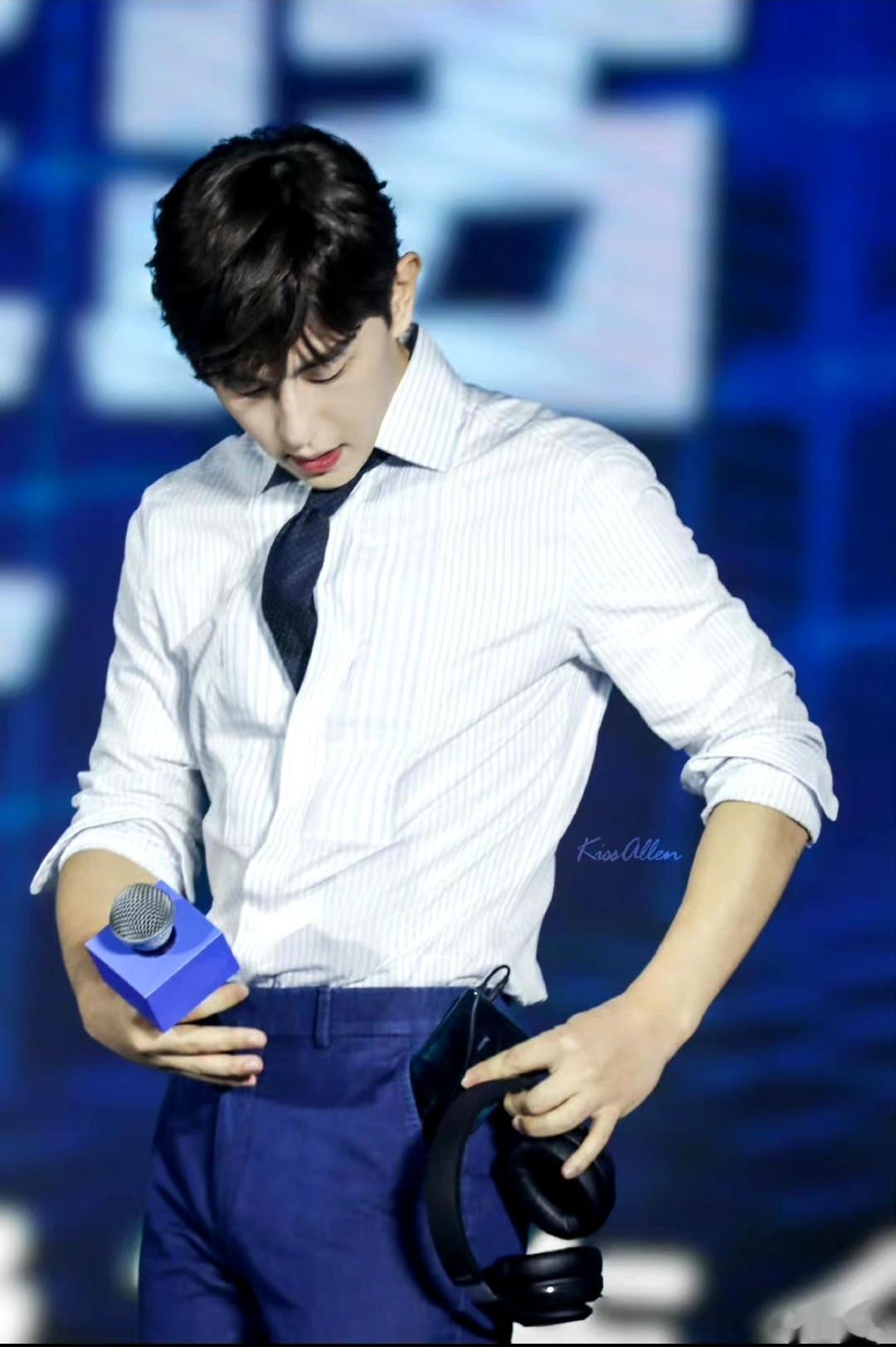  如果要问我，荷尔蒙炸裂的顶级帅哥啥样？就是你这样的[送花花][送花花][送花花