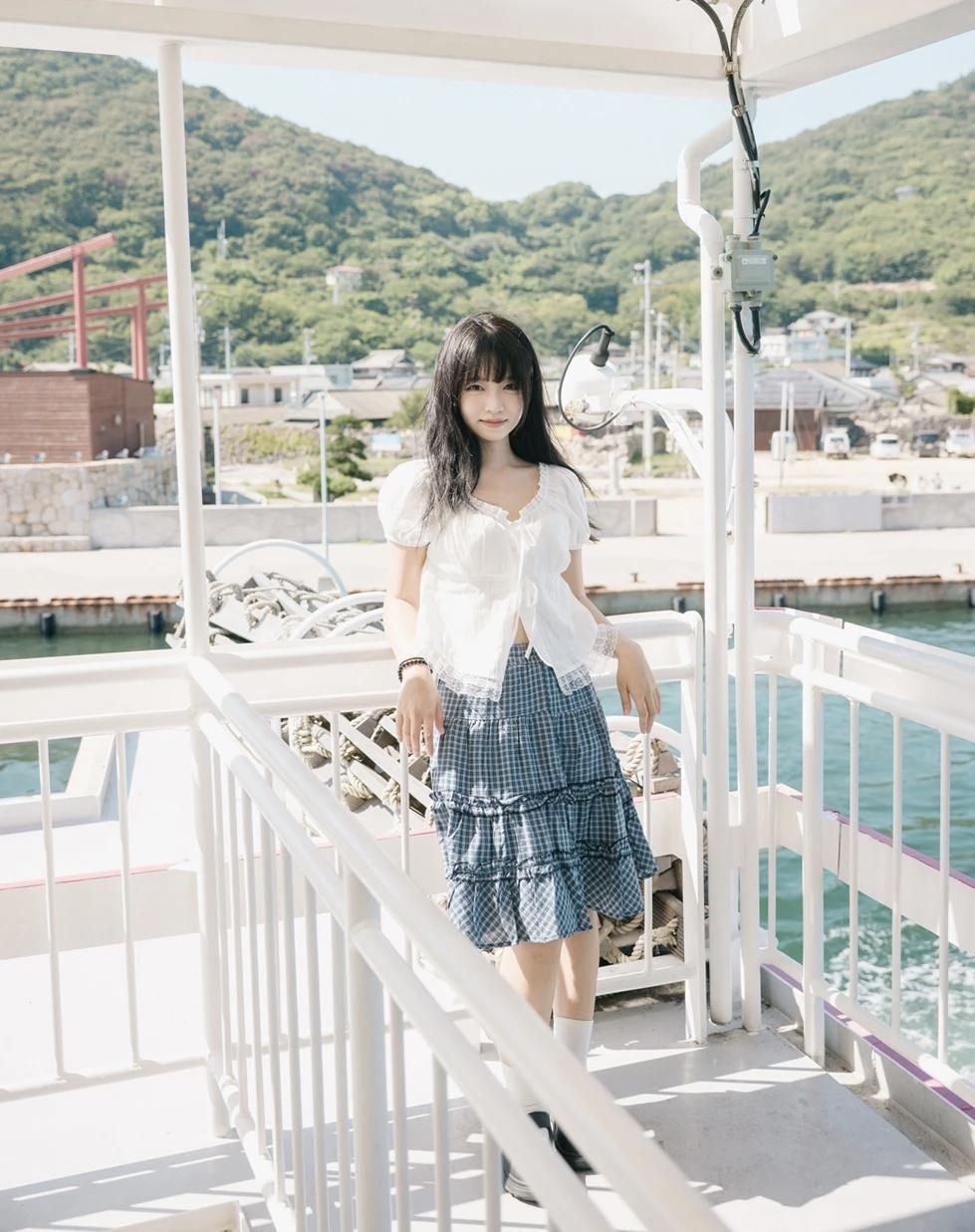 水边轻纱舞，山间绿意浓。清纯美女出海，玩的开心😁海边度假少女 海滨长裙写真 湖