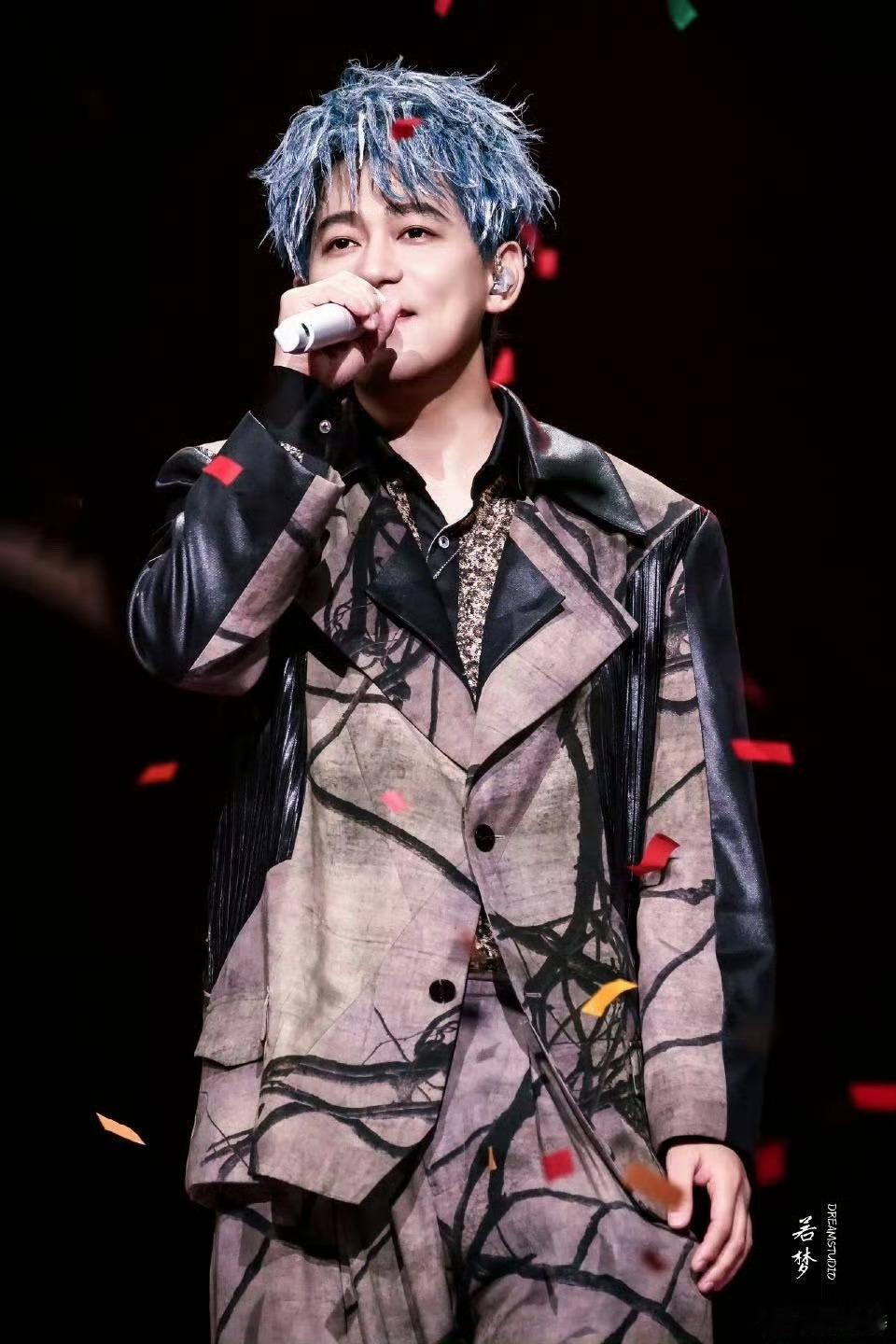 论如何让苏醒怀疑人生？前排粉丝深情扎心二连击，后排团队魔性企鹅舞攻击！Nothi