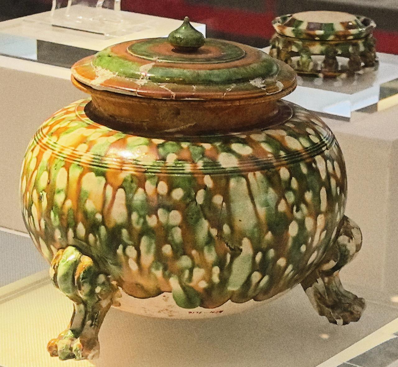 给大家分享一张我珍藏的自然风景照，那是在黑河国家森林公园拍的。
照片里，秦岭腹地