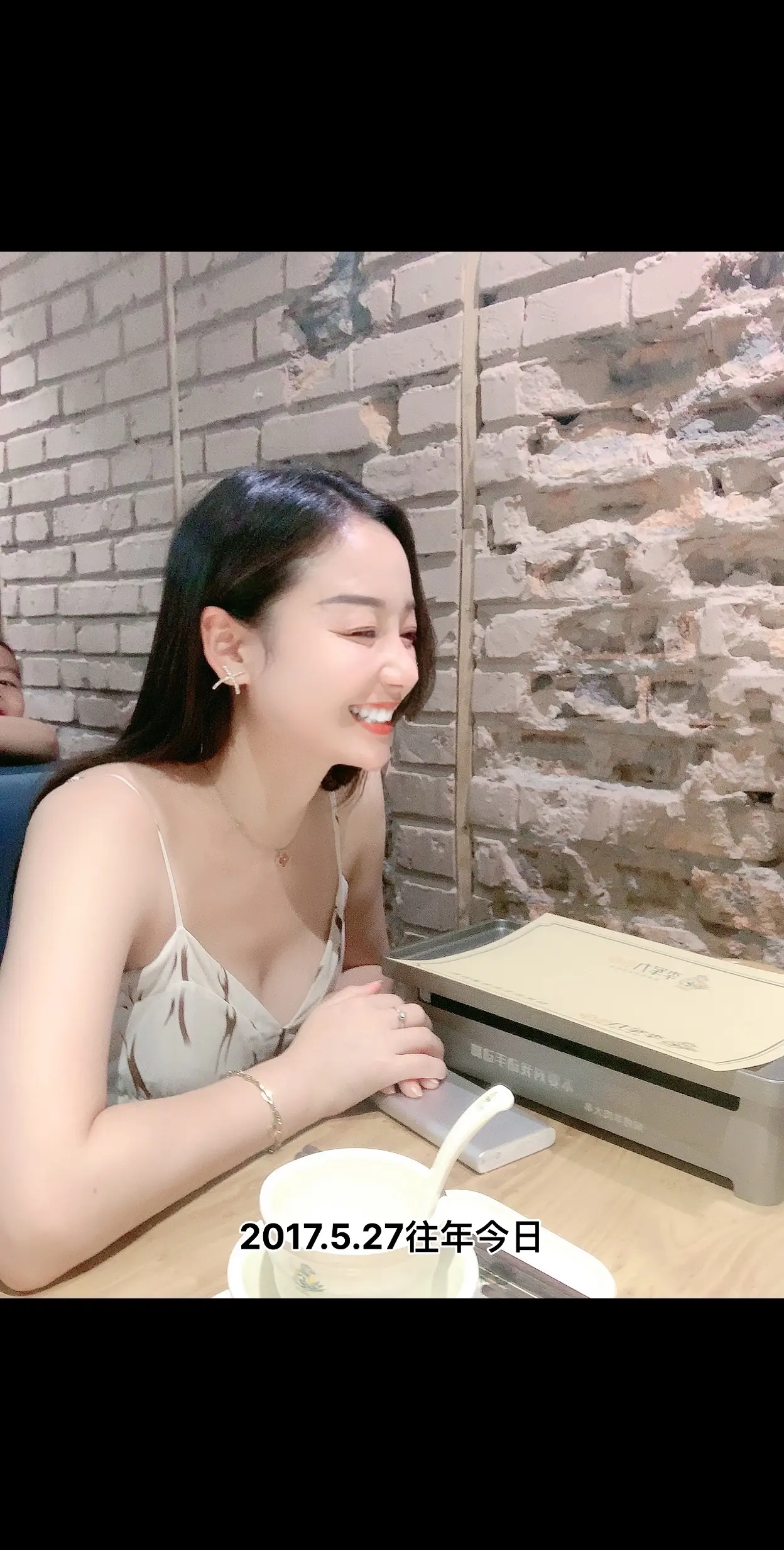 这一刻我想我跟表妹在郑州的快乐生活！