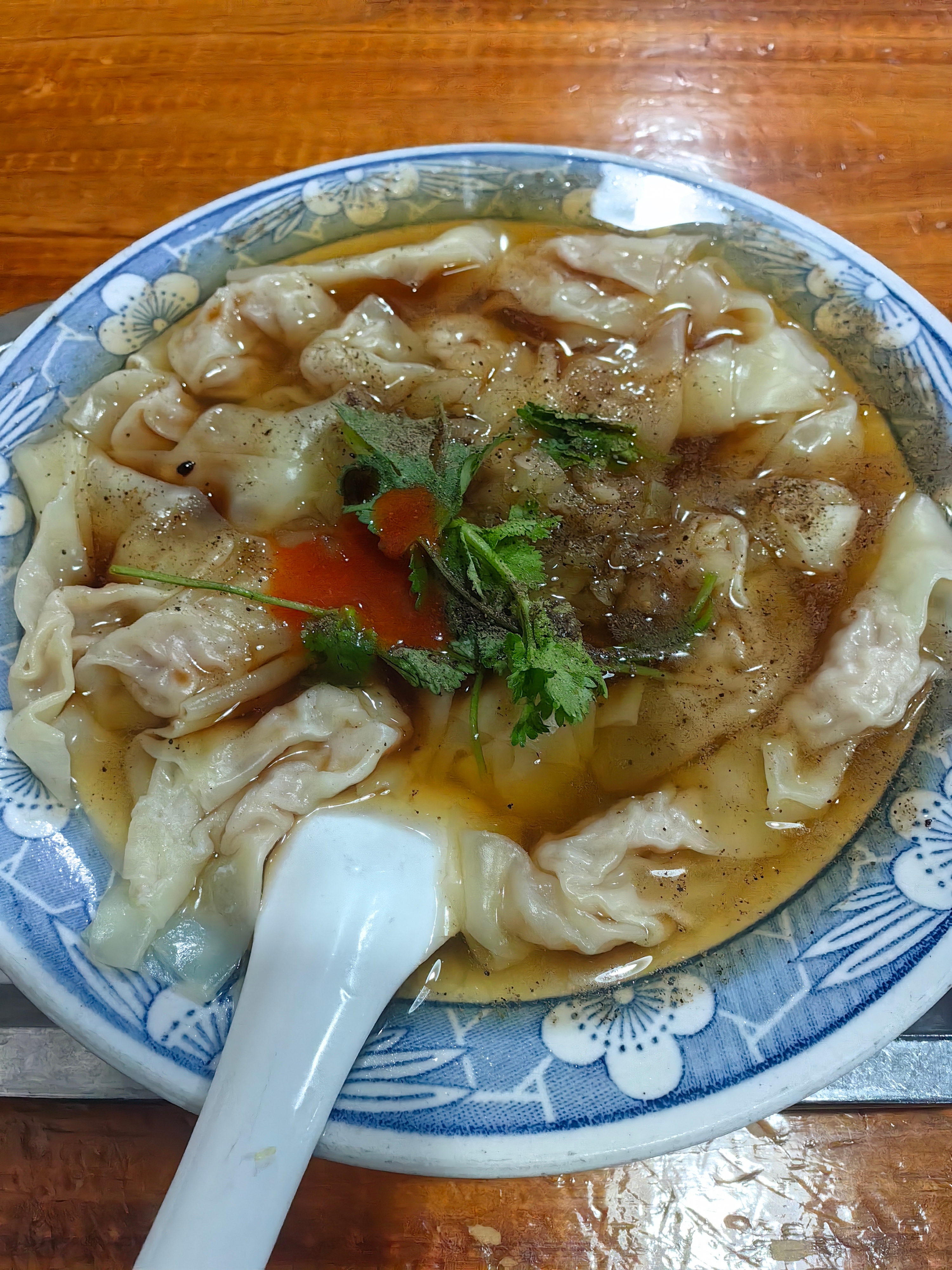 天太热了，这两样对我来说绝配，这碗馄饨我记得有30个，抹茶星冰乐真接热 淮安