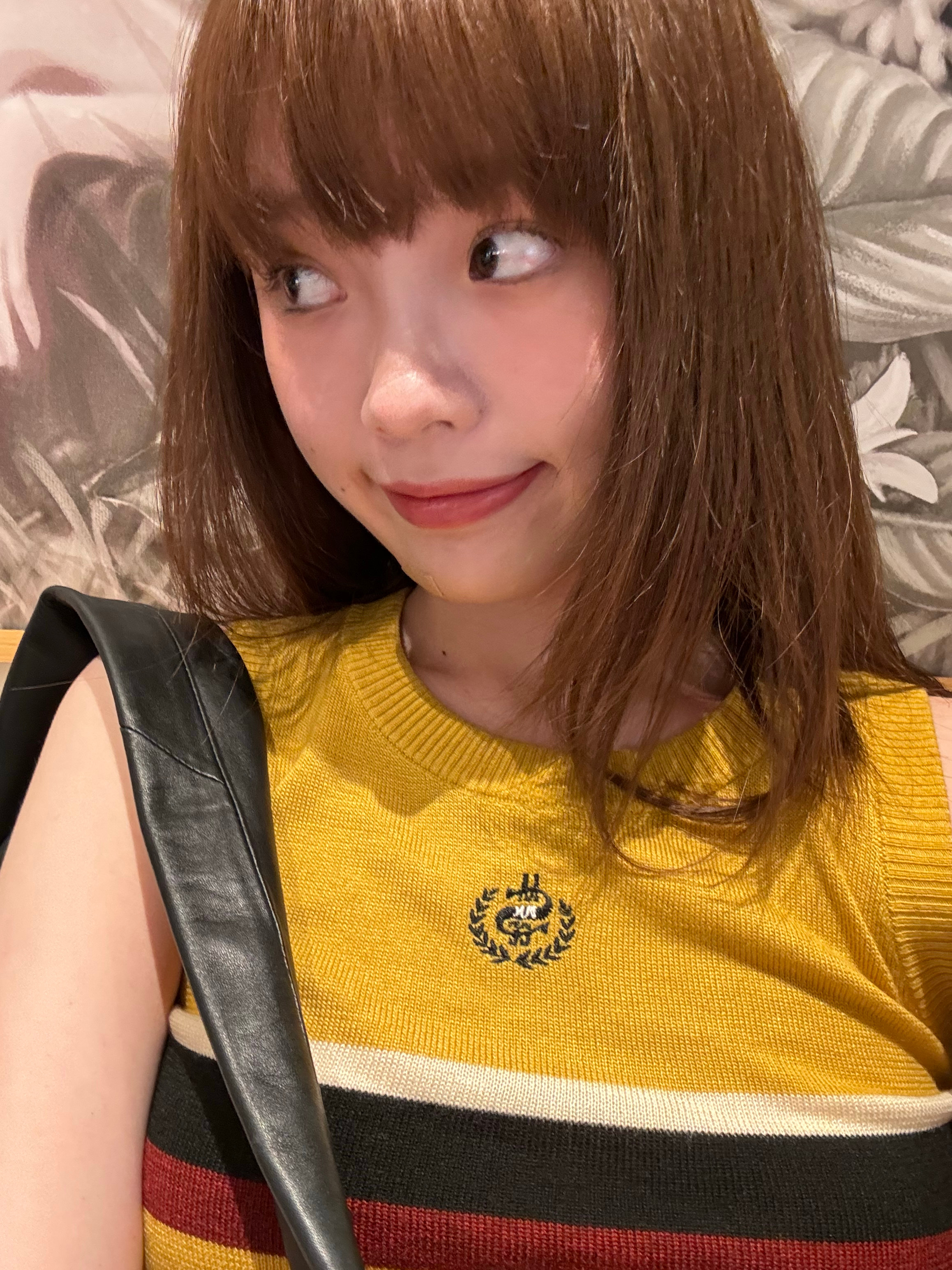 今天像一个小男孩捏[求关注][摊手] ​​​