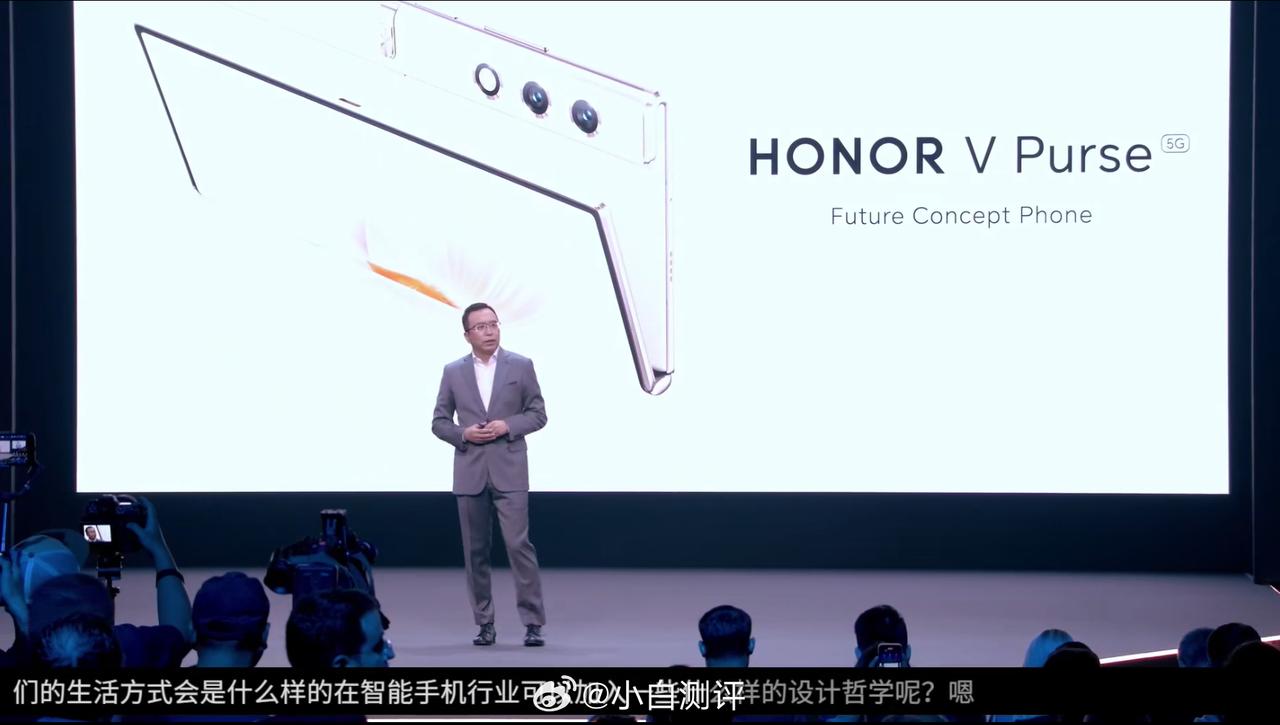 荣耀外折来了 
外观长这样
Honor V Purse
机身厚度小于9mm