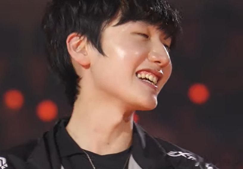 HLE夺冠！Peanut哭了，ROX最后的守望者！#Peanut哭了# #EDG