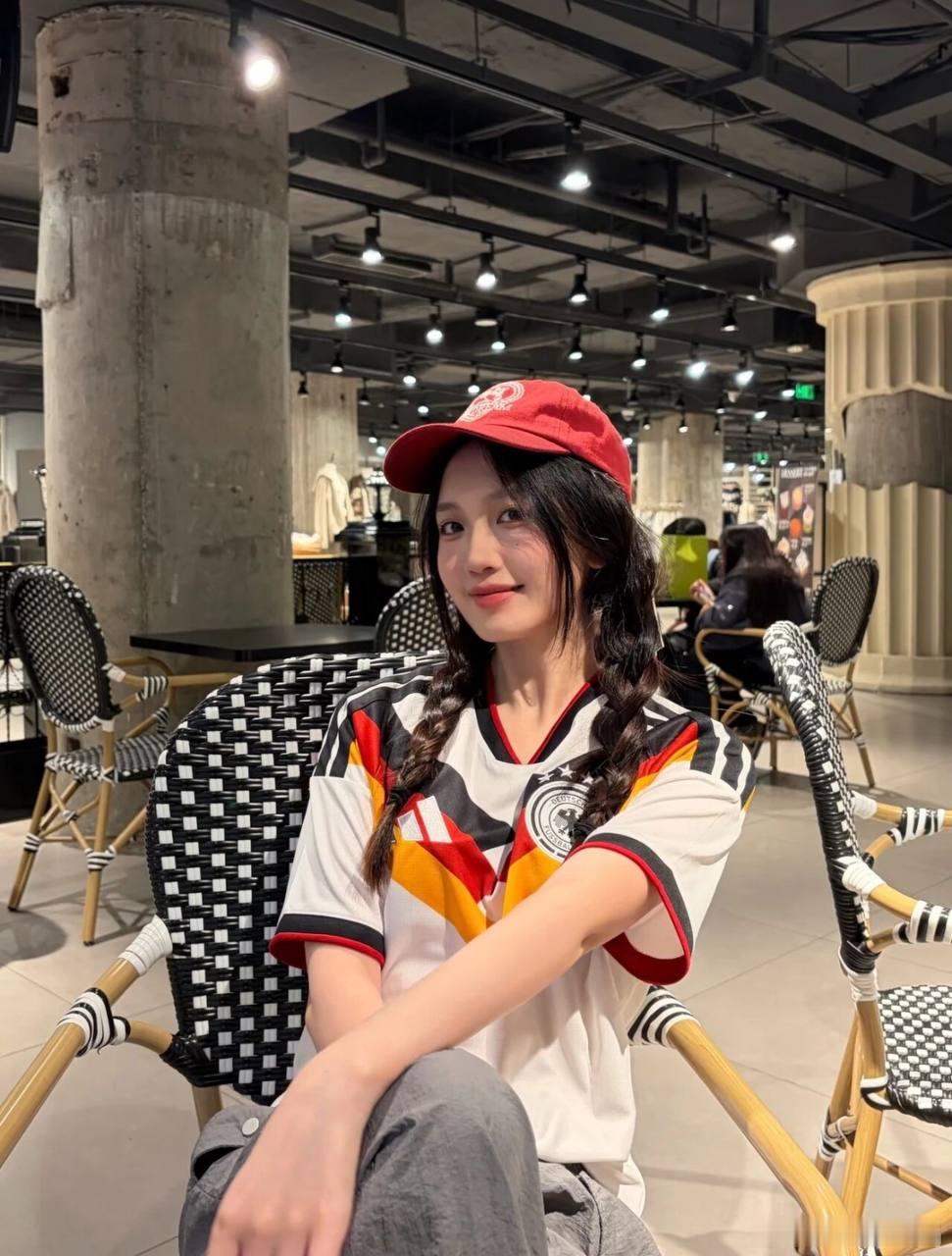 云暗不遮日，潮落待潮生。联赛：欧洲预选 001球队：方向：让负比分：1-1 0-