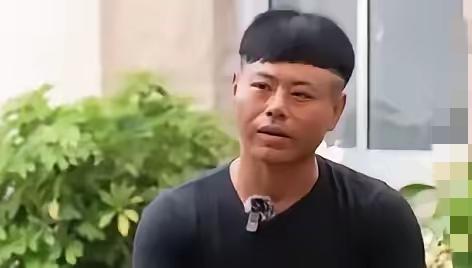 天黑浪急，父子被卷进深海，
妈妈撕心裂肺的呼救划破海岸，谁能敢冲上去搏命？
 