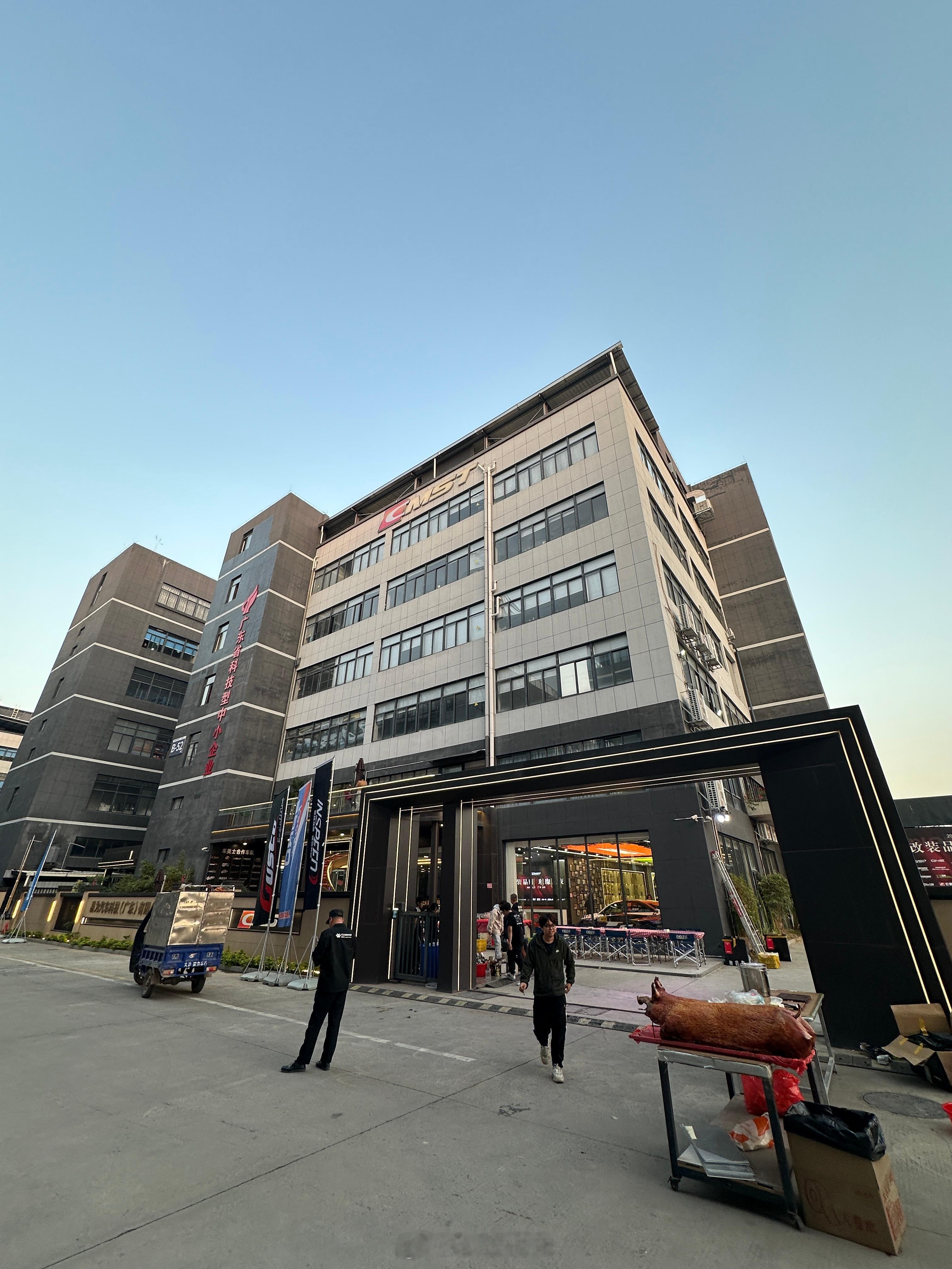 来老乡的改装品牌工厂～参加《改装一班》活动，CMST应该很多车友都不陌生，包括海