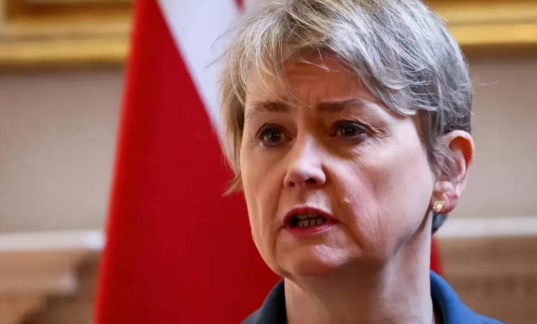 黎智英获刑20年，英国终于忍不住发声了！

新加坡联合早报今天报道：“英国外交部