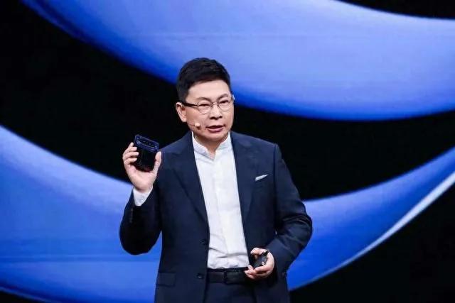 余承东预警手机将大规模涨价，打算换机的人还要继续等吗？
很多人都在耐心蹲手机降价
