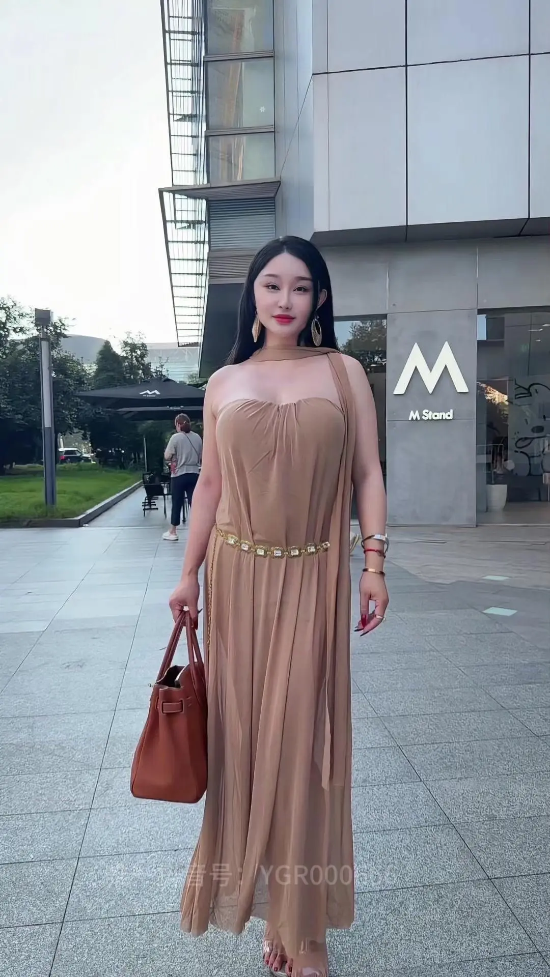 ☀️知性丰满女生早秋日常穿搭分享。舒适又藏肉的高阶日常穿搭思路，整个人...