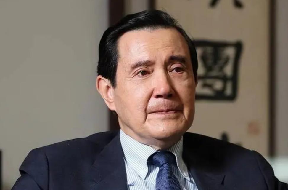 马英九现在估计肠子都悔青了！他后悔的不是多次访问大陆受到高规格接待，也不是公开主