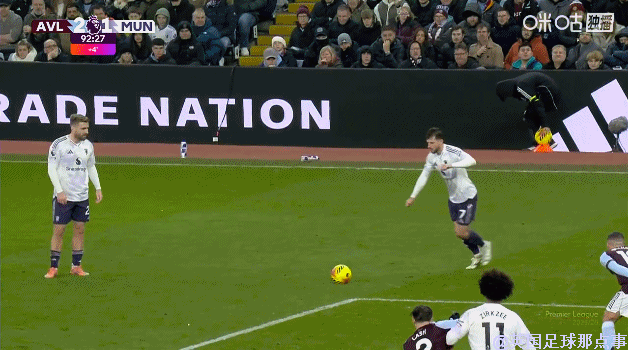 补时阶段，芒特的任意球攻门稍稍高出横梁阿斯顿维拉vs曼联 英超联赛