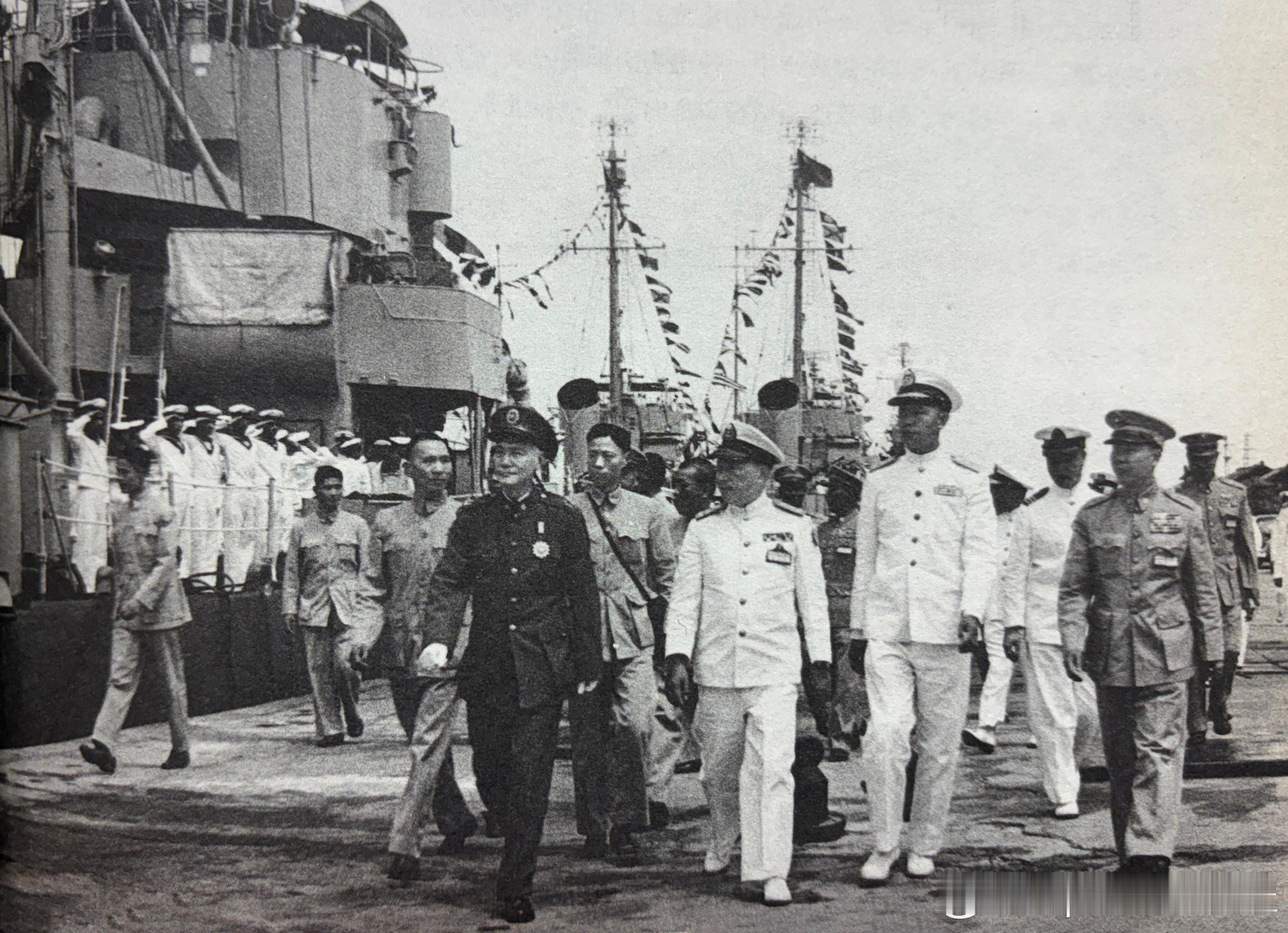 50年代蒋介石视察海军历史影像