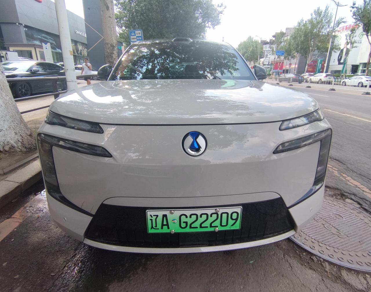 家用豪华大六座《腾势N8L》
  比亚迪旗下高端品牌，全新腾势N8L闪充版焕新上