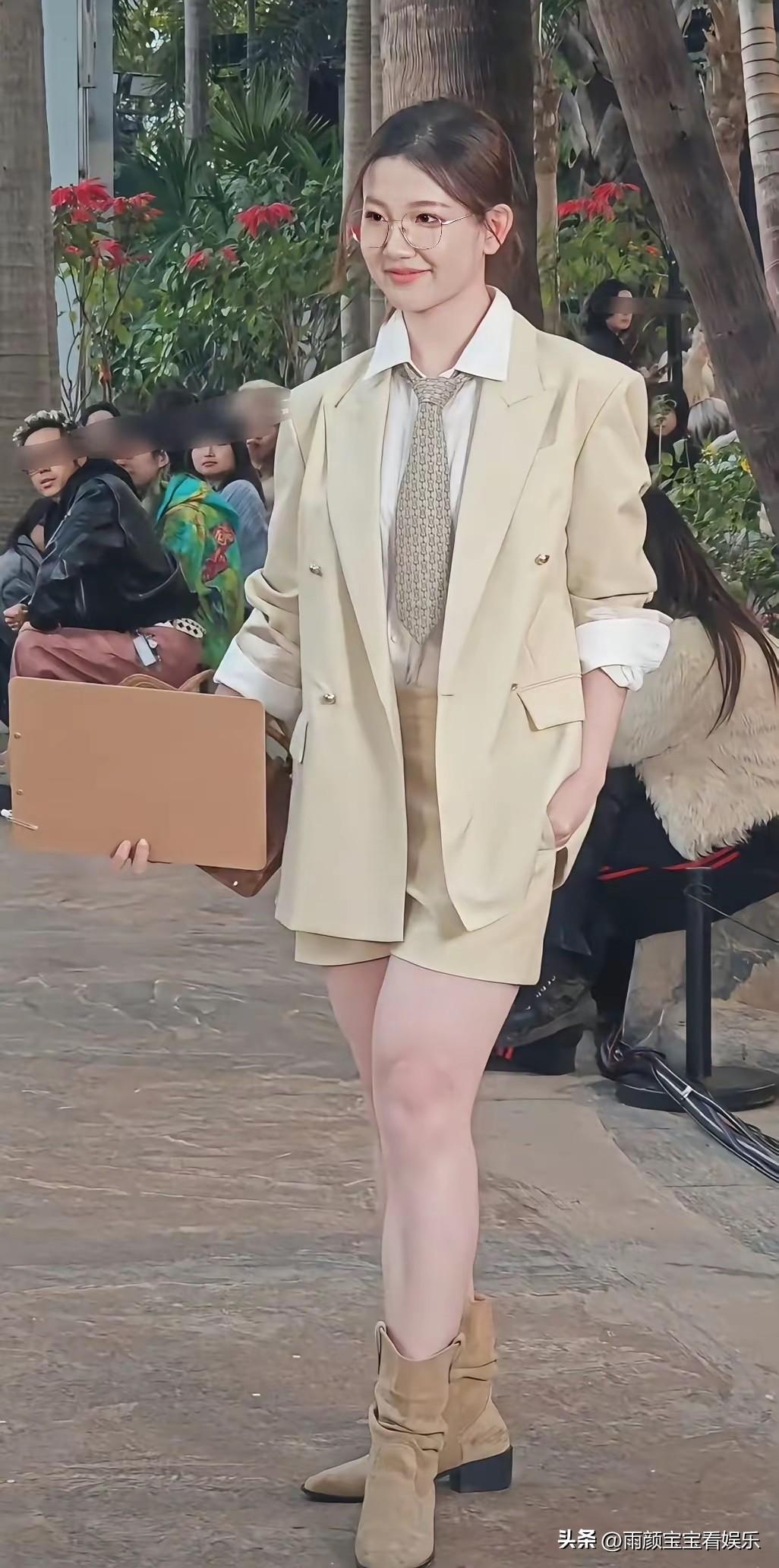 电视上看着一般般，真人巨漂亮！