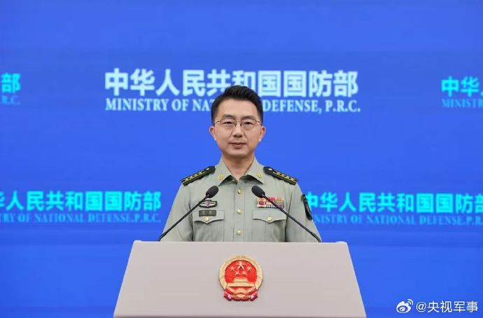 #菲方在非法侵占的中国岛礁加紧建设#【国防部：坚决维护自身领土主权和海洋权益】5