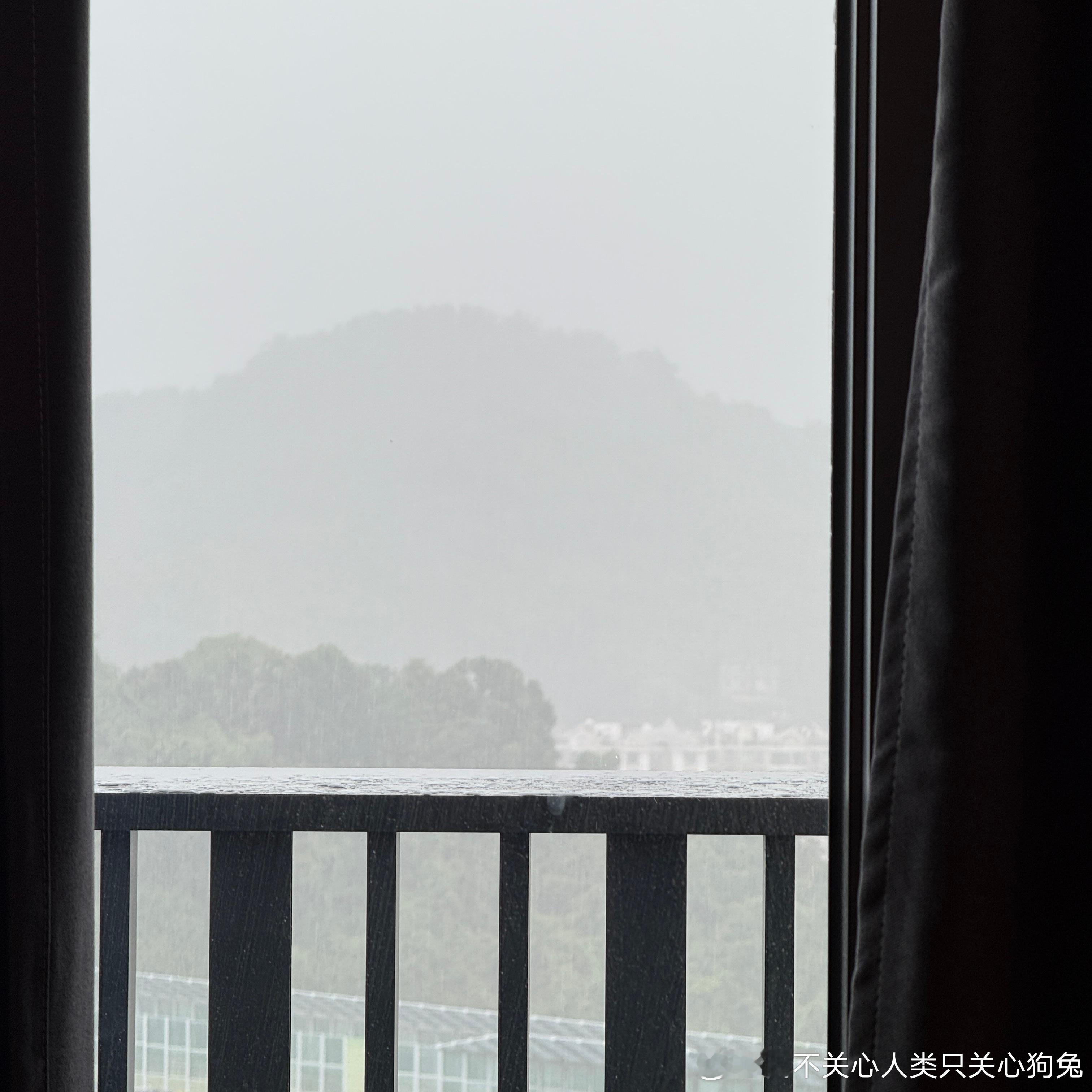 吊4一起飞就下大雨我不行了 
