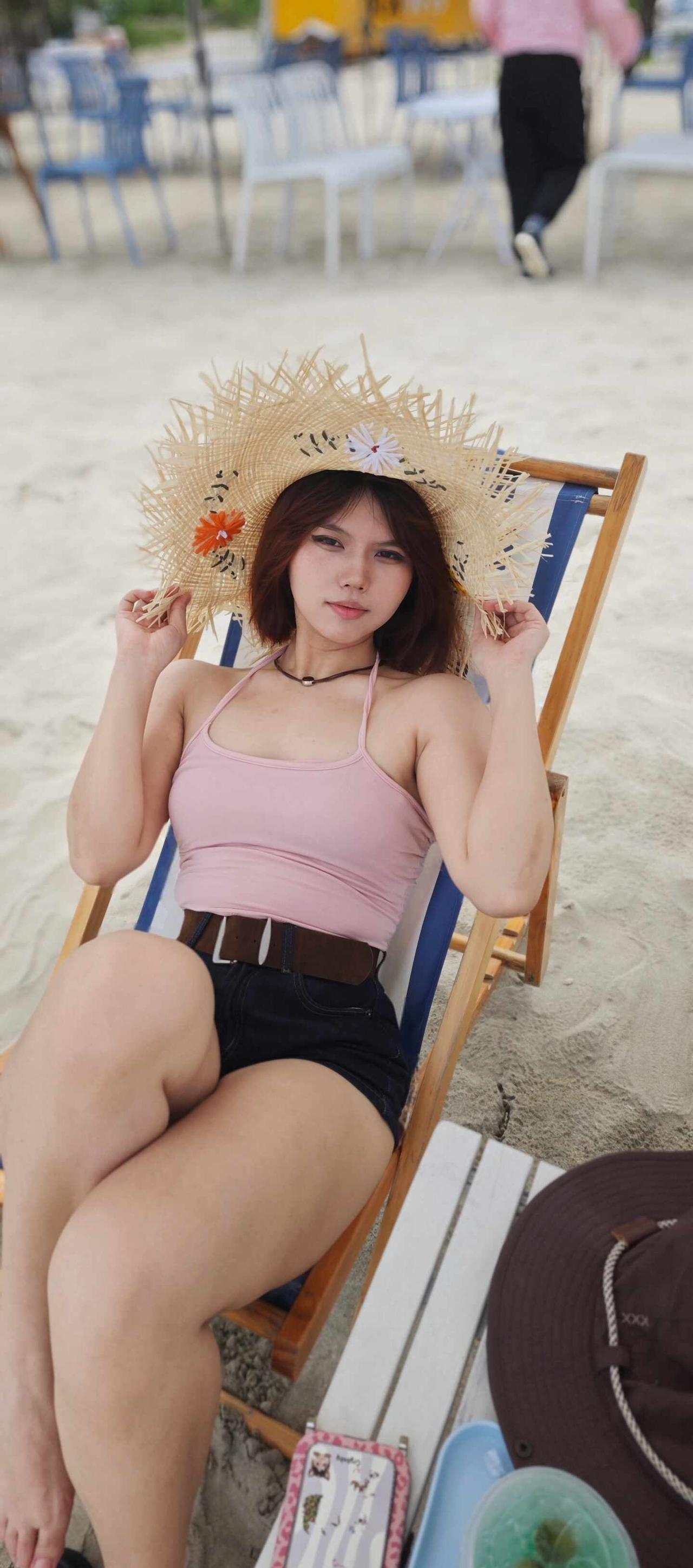 我们酒杯腿是这样的
毫无训练痕
