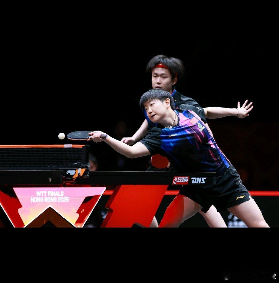 12月12日讯 WTT香港年终总决赛混双小组赛今日继续进行，王楚钦和孙颖莎组成的