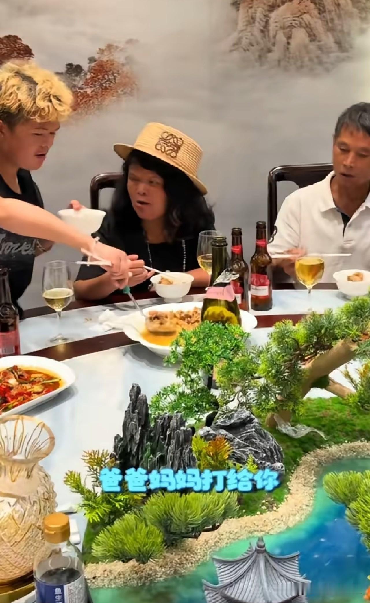 他如果跌下神坛，还能受得了贫苦的日子吗？