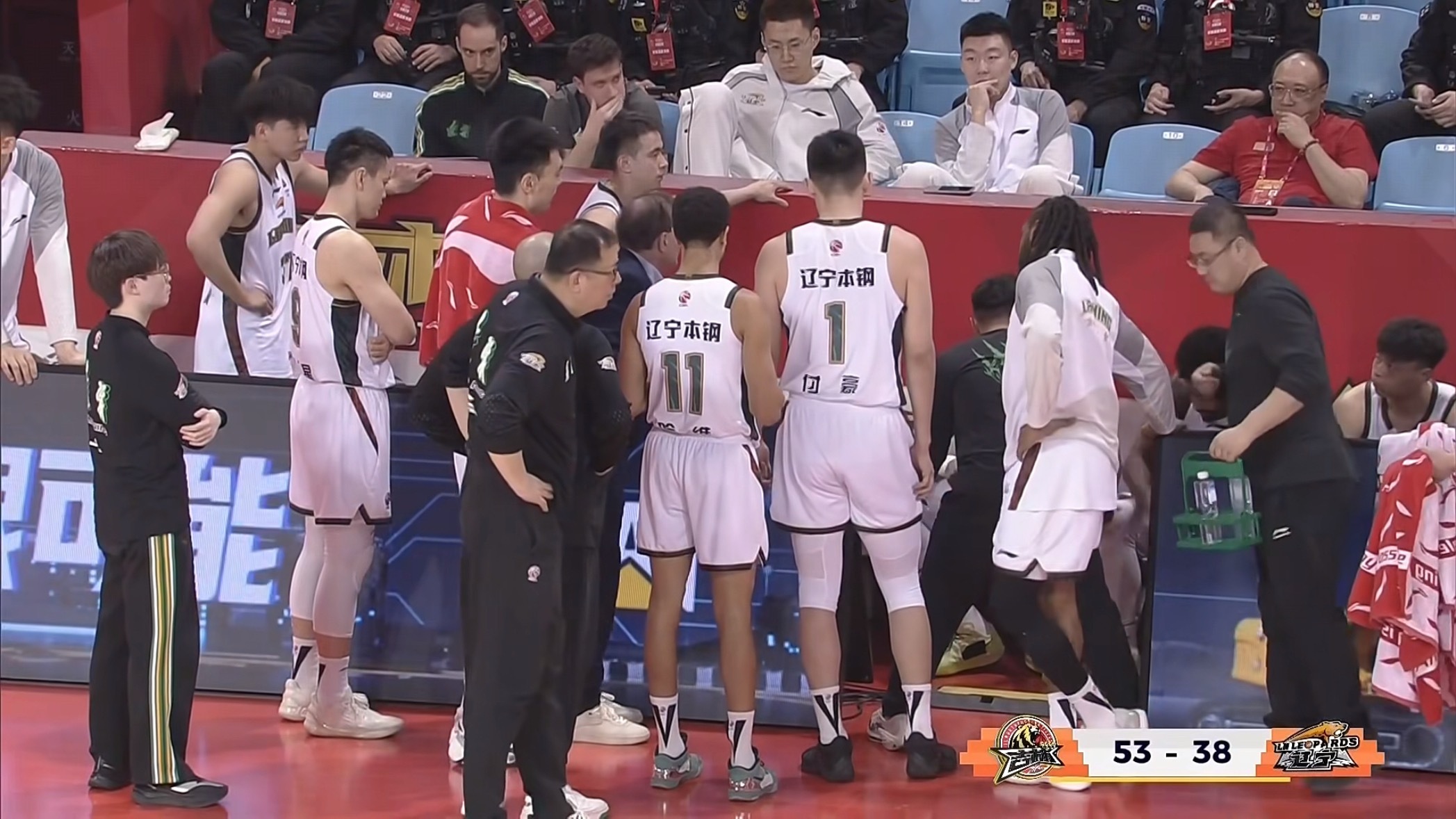 辽宁队第三节已经落后15分了辽宁男篮吉林男篮vs辽宁男篮