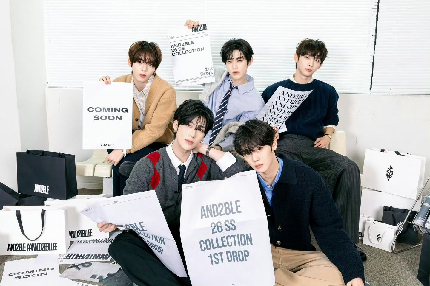 AND2BLE男团5人公式照堂堂来袭！📷AND2BLE男团5人公式照