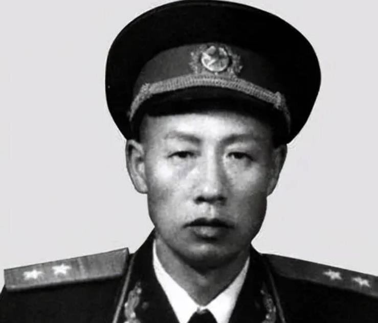 1940年，吴富善将军缴获了鬼子的一匹洋马，骑着它指挥突围时，没想到鬼子的军马训